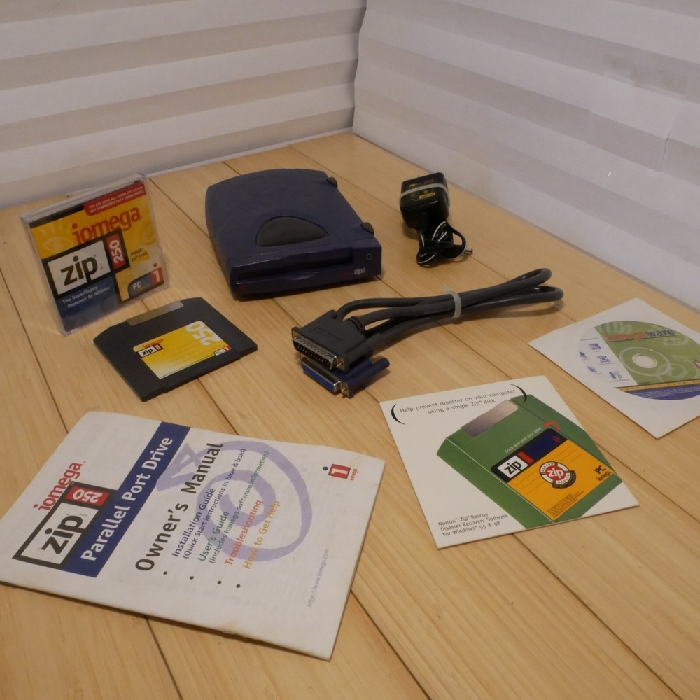 Iomega‎ 250MB Parallel Port External Zip Drive, Power Supply, Cable, CD & 1 Disk